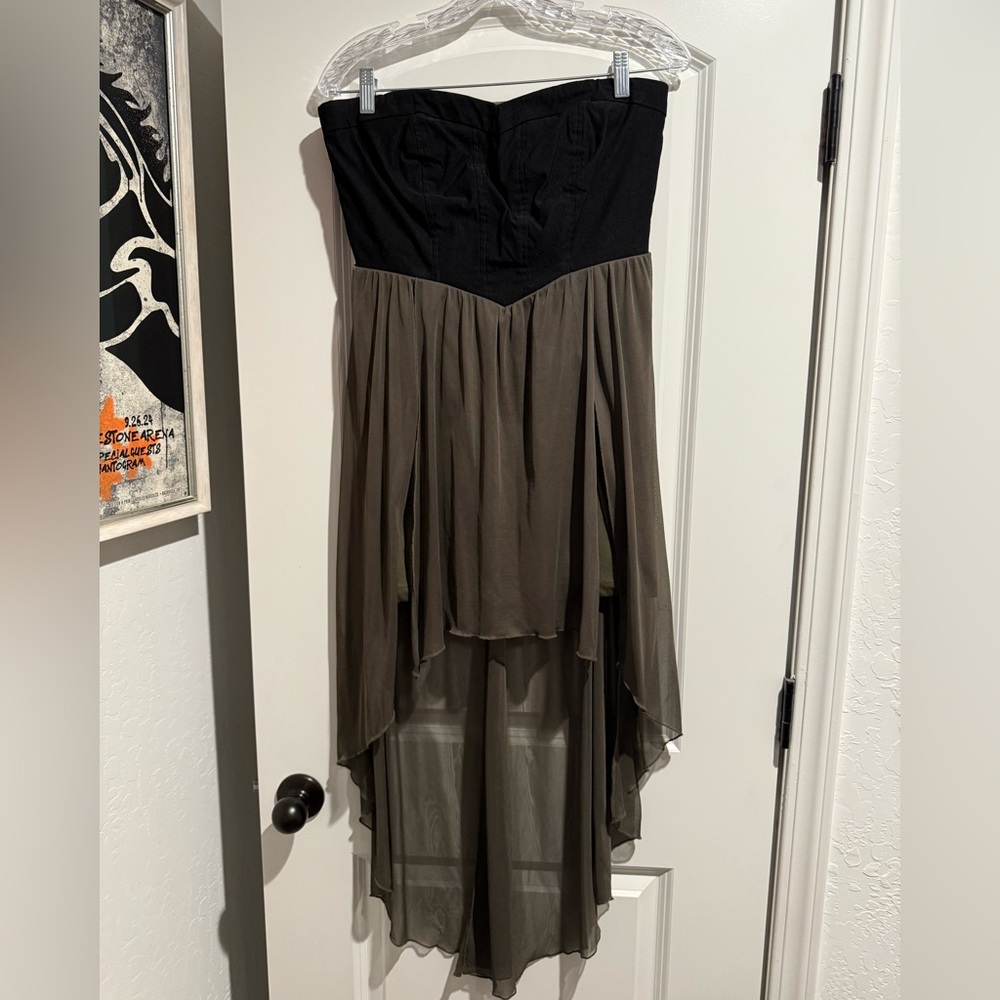 Elegant Black and Green Strapless Dress